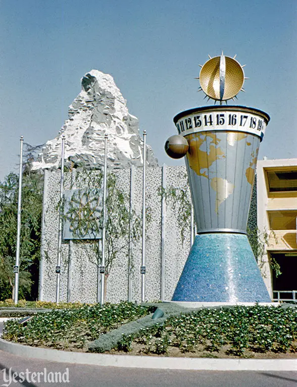 Tomorrowland World Clock, Disneyland