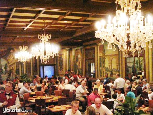Photo of Alfredos main dining room