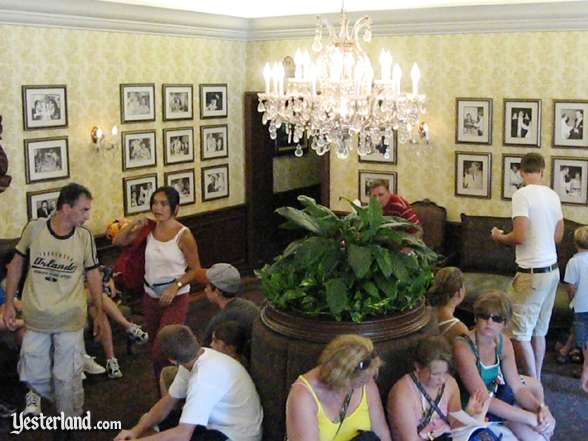 Photo of Alfredos waiting area