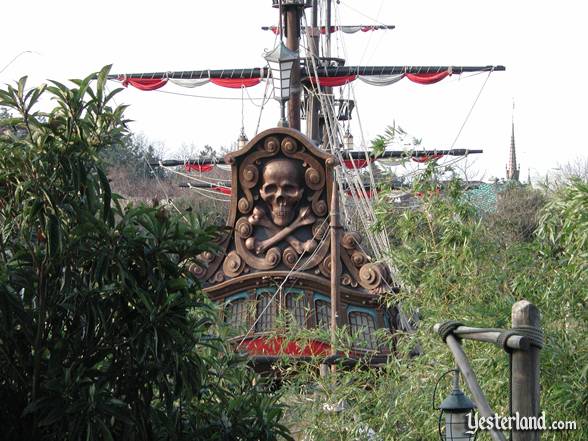 The stern of Captain Hooks Galley at Disneyland Paris