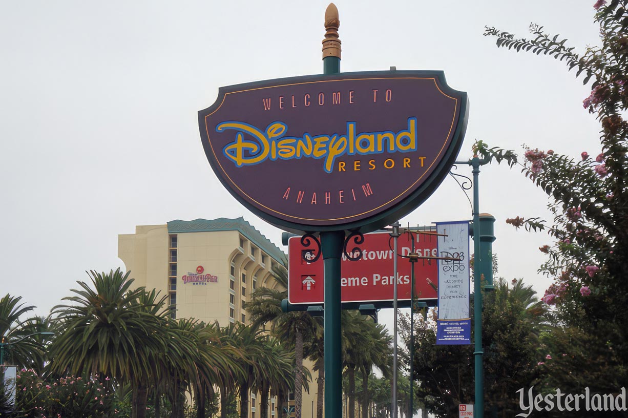 Disneyland Resort sign on Disneyland Dr. (West St.) in 2009
