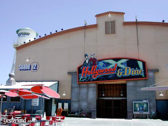 Photograph of Hollywood & Dine exterior in 2002