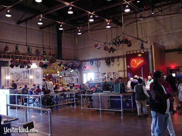 Photograph of Hollywood & Dine interior