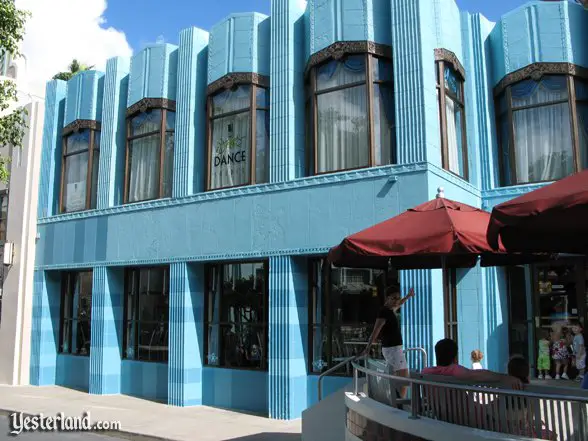 Disney: Art Deco façade on the Hollywood & Vine restaurant