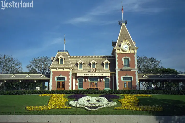 Floral Mickey at Disneyland, 1998