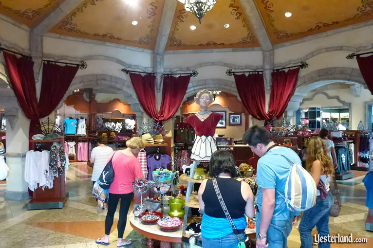 Once Upon a Time shop inside the Carthay Circle Theatre at Disney’s Hollywood Studios (2011 photo)